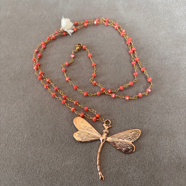 Collier libellule et pierre