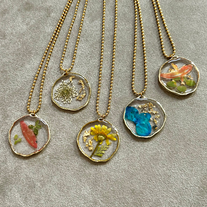 Nature flowers necklace