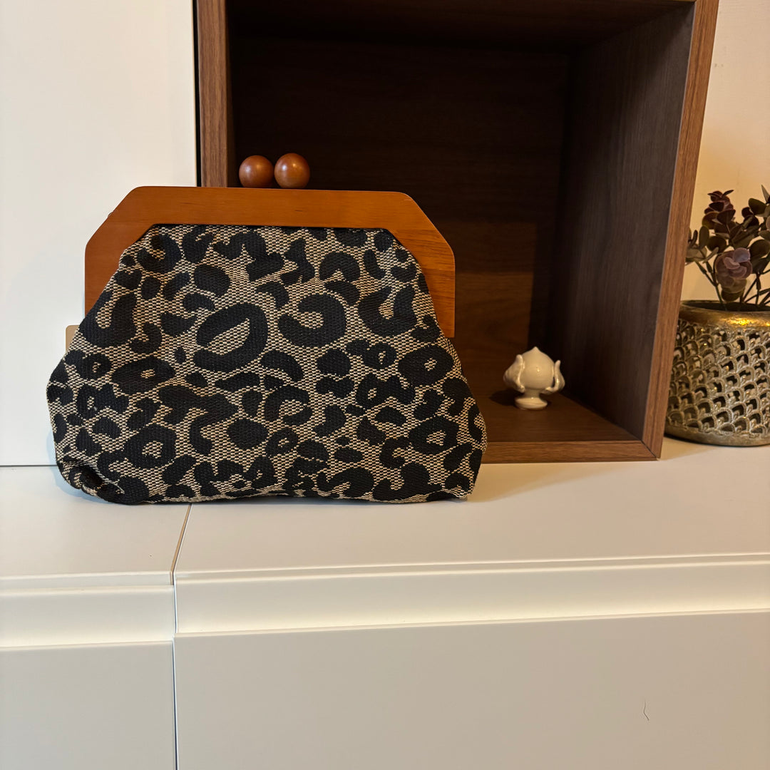 Borsa Sheena