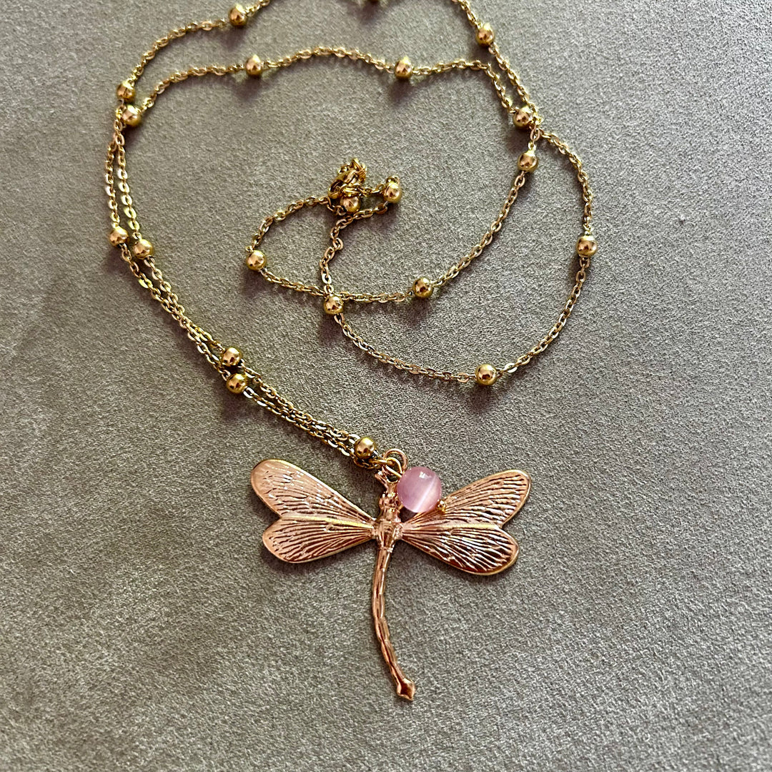 Collier libellule et pierre